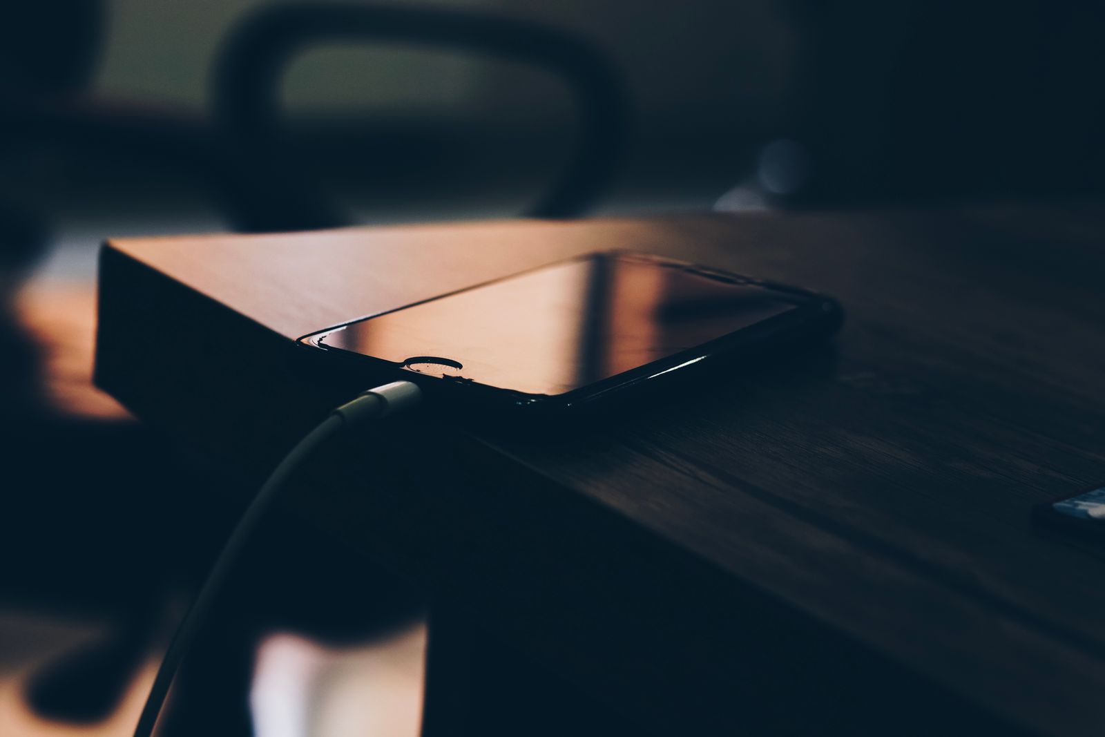 iPhone 11 Tidak Bisa Dicas atau Cas Lambat: Penyebab & Solusi